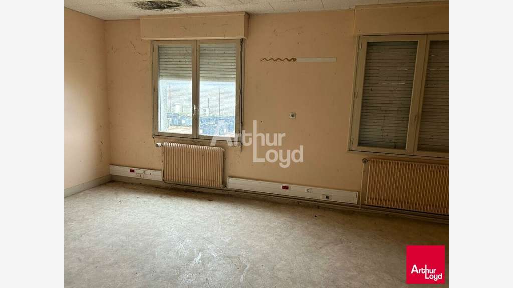 Local d'activité 851m² sur 5296m² à vendre à Blois