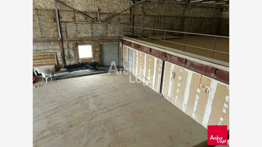 Local d'activité 851m² sur 5296m² à vendre à Blois