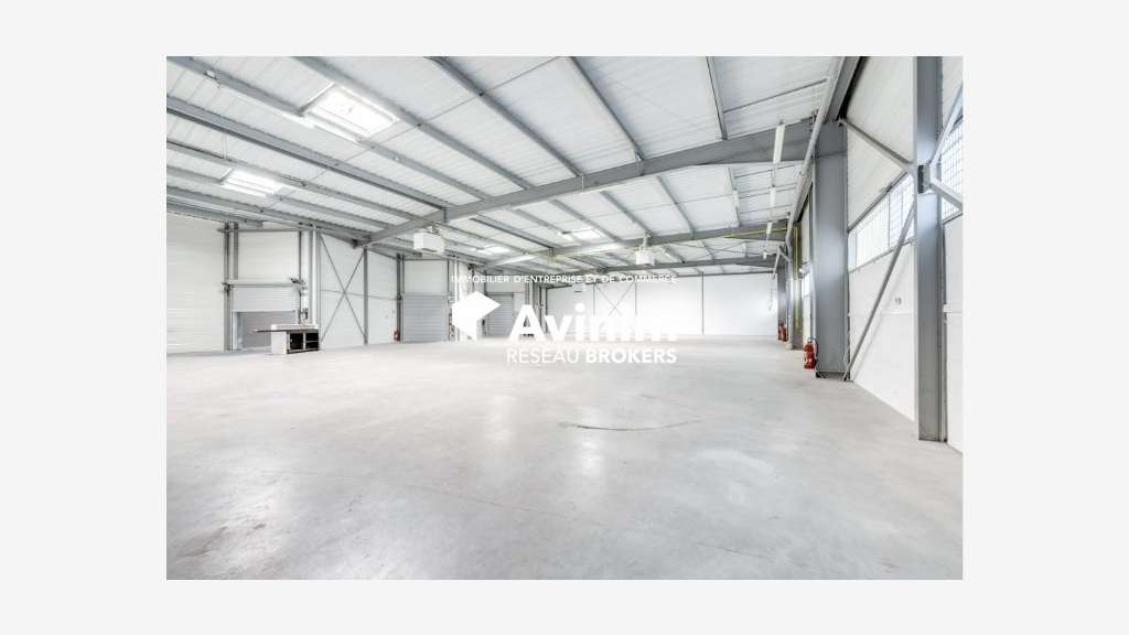 AV local activité 350m² parking Boissy l'Aillerie