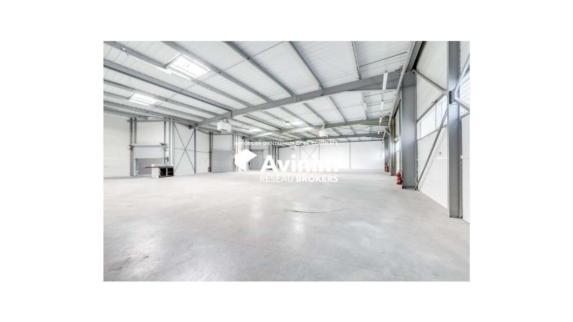 Un local d'activité de 350m² avec 5 place de p