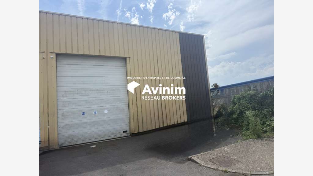 Cède local d'activité de 350m² à Boissy-l'Aillerie