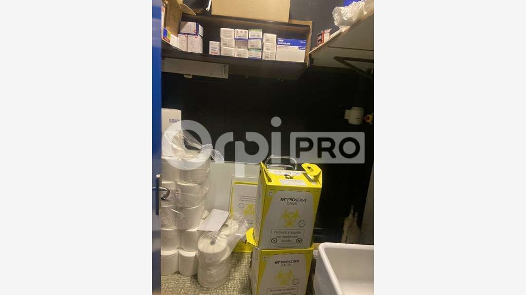 Local professionnel vendu loué rentabilité 10%
