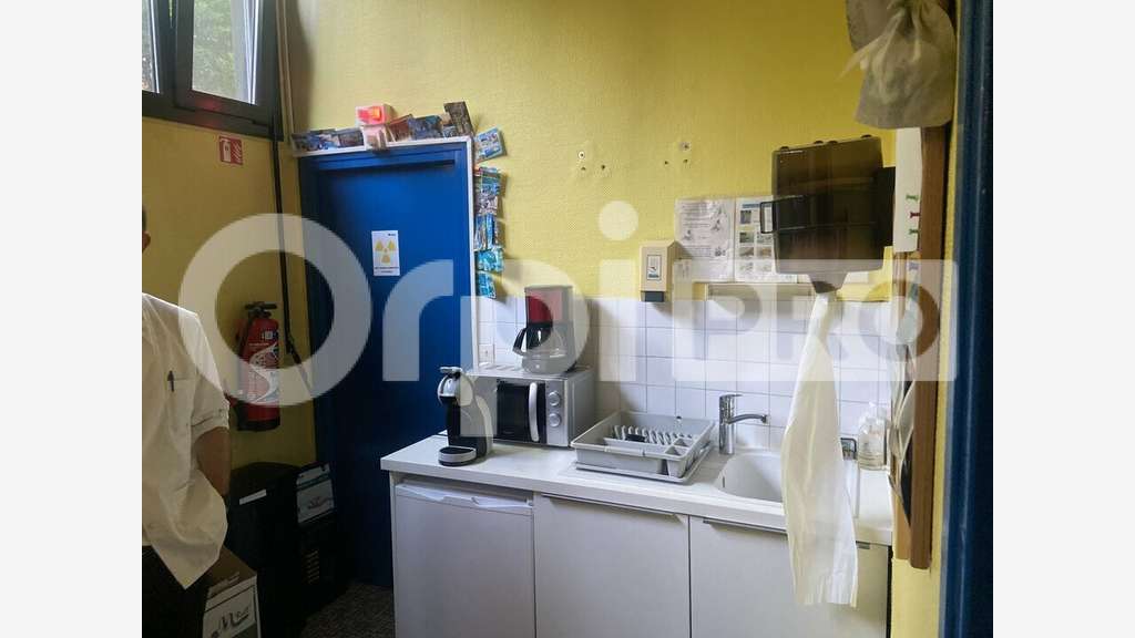 Local professionnel vendu loué rentabilité 10%