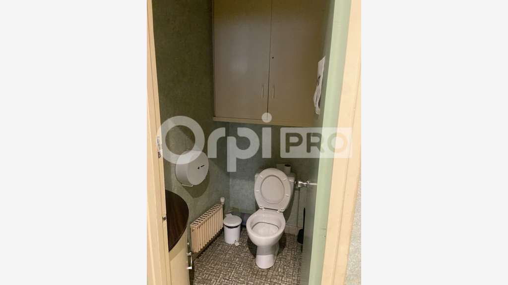 Local professionnel vendu loué rentabilité 10%