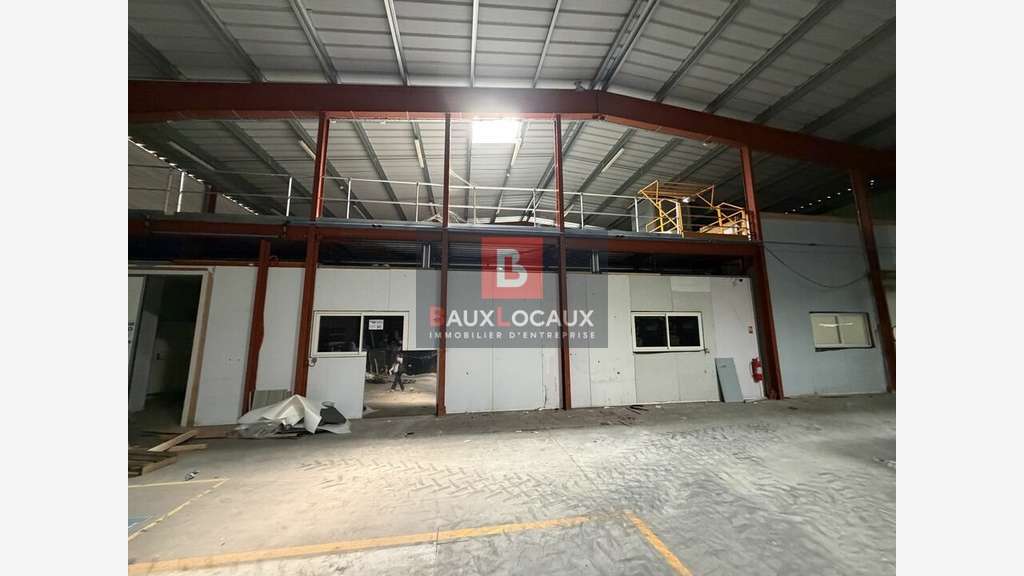 Entrepôt logistique de 9000m² à vendre à Bollène