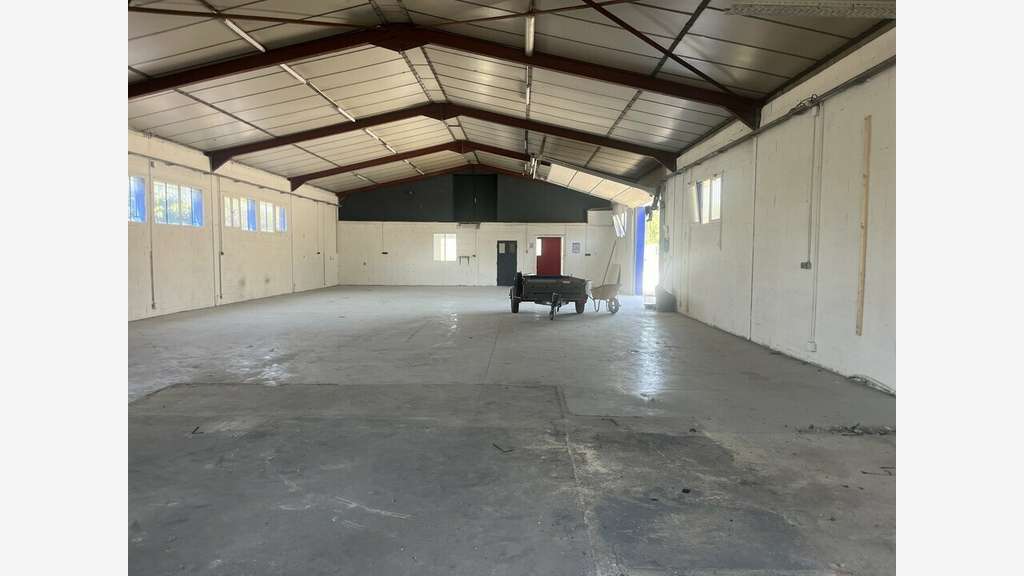 BOLLÈNE - LOCAL D'ACTIVITE à vendre