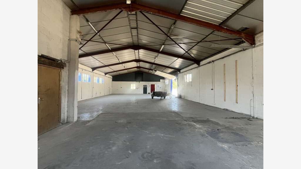 BOLLÈNE - LOCAL D'ACTIVITE à vendre