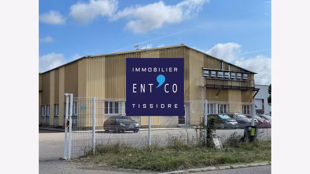 Vente entrepôt de 3750m² avec quais à Boé