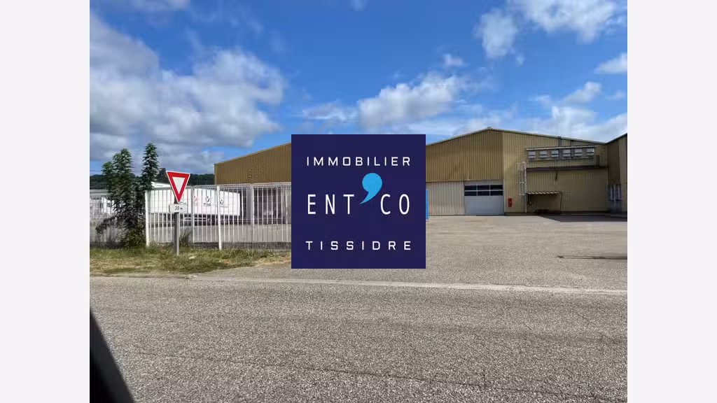 Vente entrepôt de 3750m² avec quais à Boé