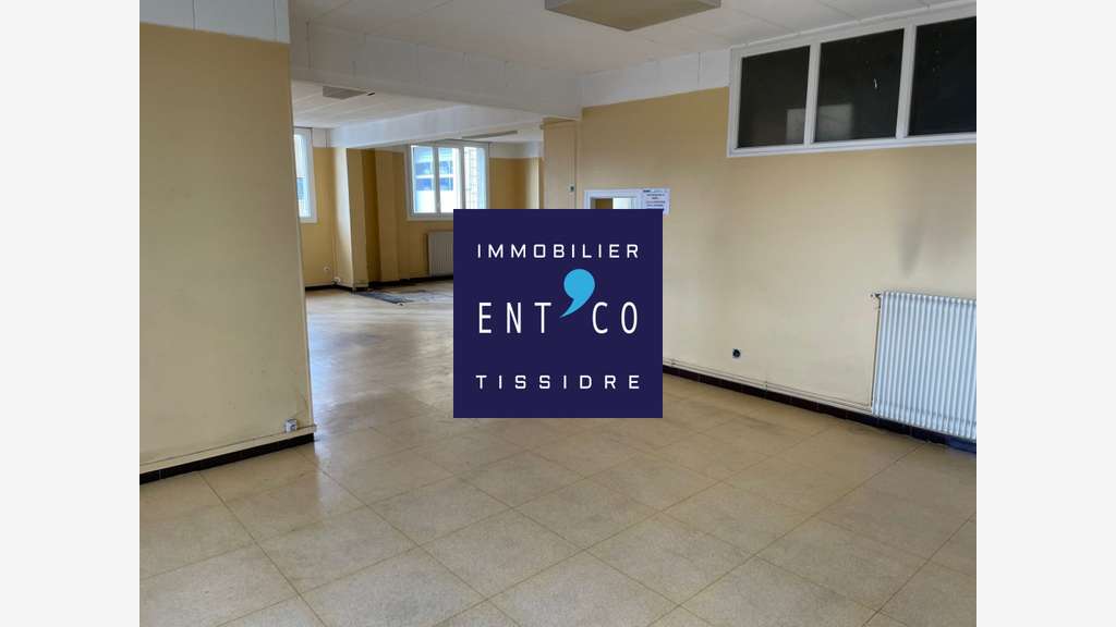 Vente entrepôt de 3750m² avec quais à Boé