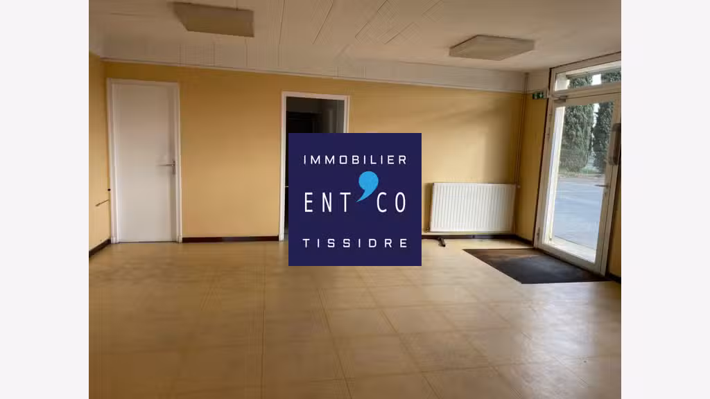 Vente entrepôt de 3750m² avec quais à Boé