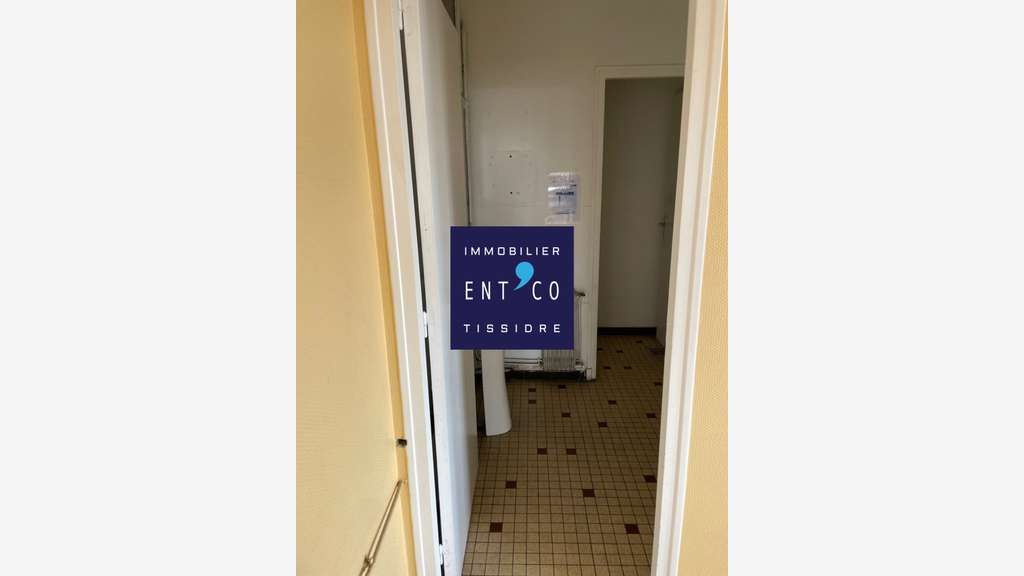 Vente entrepôt de 3750m² avec quais à Boé