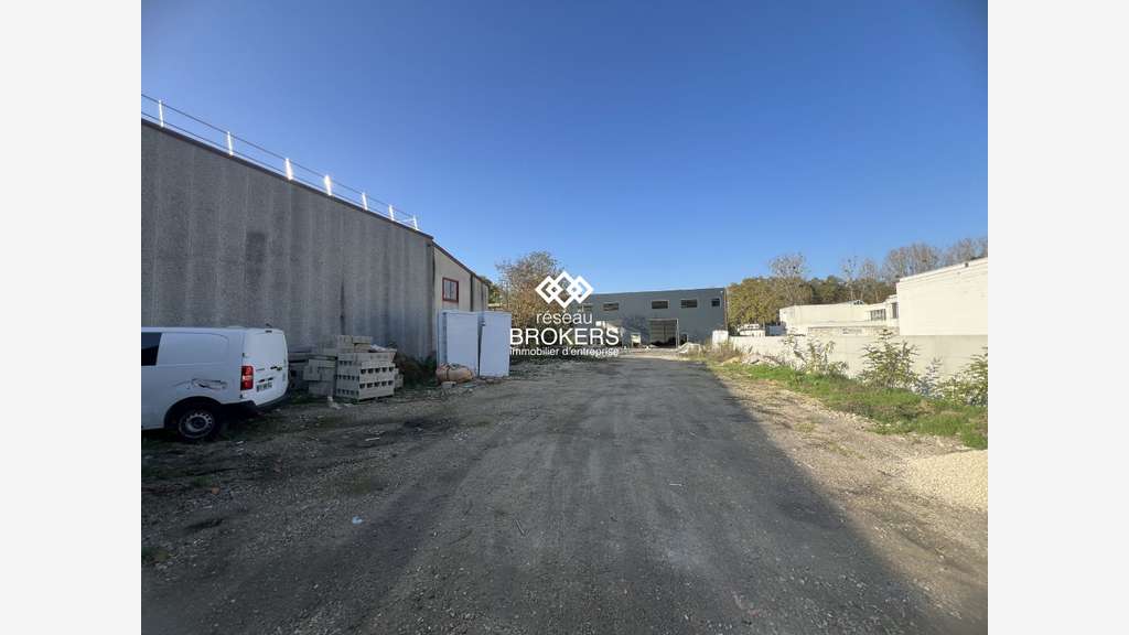A louer local d'activités 1000m² à Bondoufle ZI