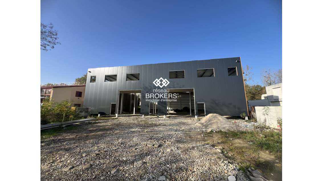 A louer local d'activités 1000m² à Bondoufle ZI