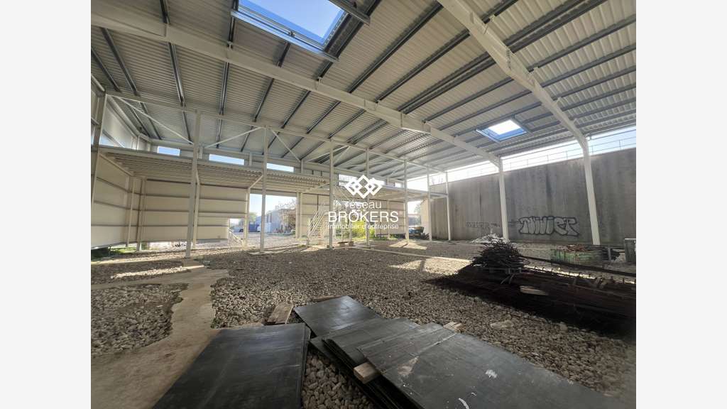 A louer local d'activités 1000m² à Bondoufle ZI