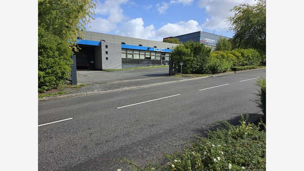 Bâtiment d'activités de 1712m² à vendre à Bondues