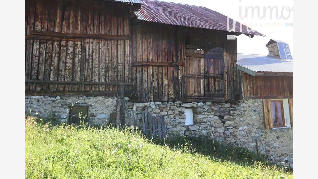Vente belle grange d'alpage à rénover à Bonneval
