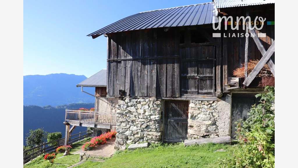 Vente belle grange d'alpage à rénover à Bonneval