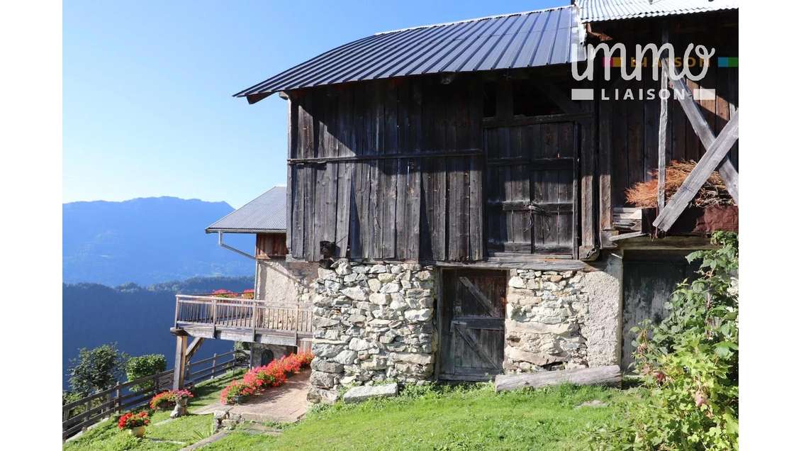 Vente belle grange d'alpage à rénover à Bonneval