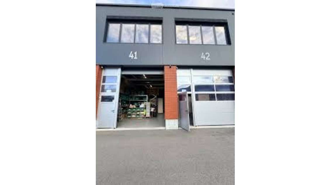 entrepôt Artisan 115m à vendre BONNEVILLE (74)