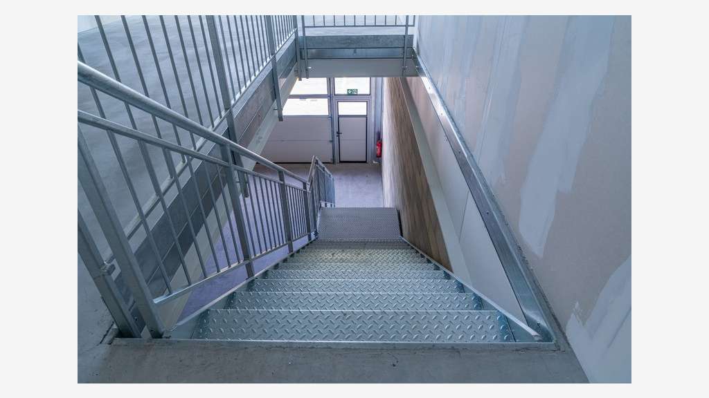 AV cellules d'activités bureau 115m² à Bonneville