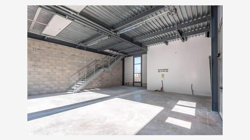 AV cellules d'activités bureau 115m² à Bonneville