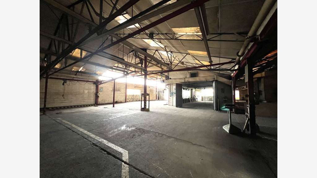 A vendre locaux 3170m² à Bonnières-sur-Seine 