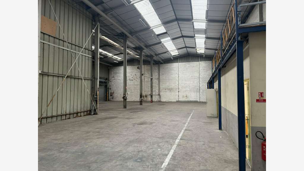 Très bel entrepôt 1000m² à vendre Bordeaux ZI Nord
