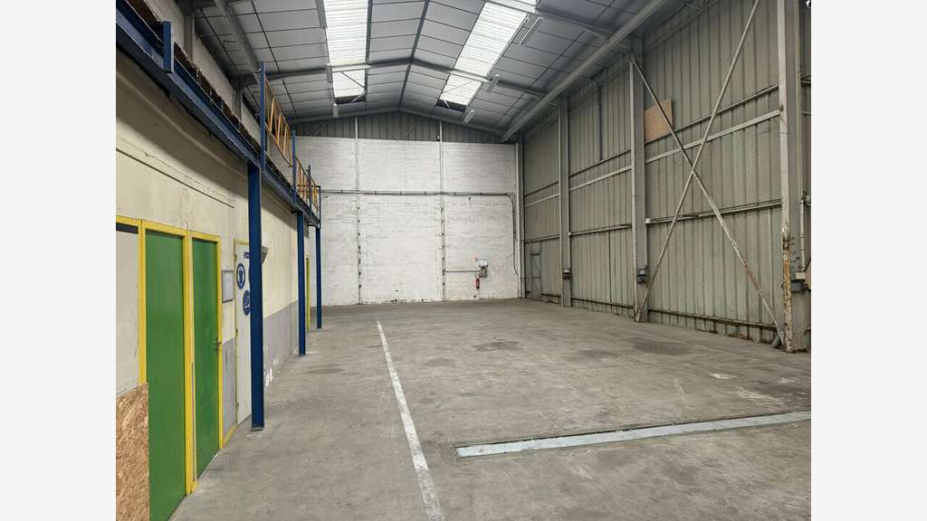 Très bel entrepôt 1000m² à vendre Bordeaux ZI Nord