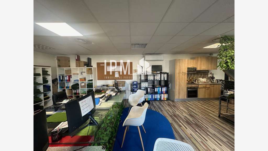 A vendre local d'activité 390m² à Bouc-Bel-Air