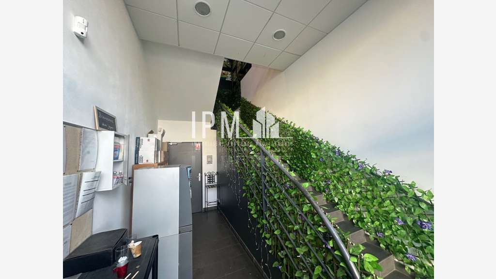 A vendre local d'activité 390m² à Bouc-Bel-Air