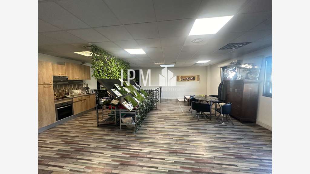 A vendre local d'activité 390m² à Bouc-Bel-Air