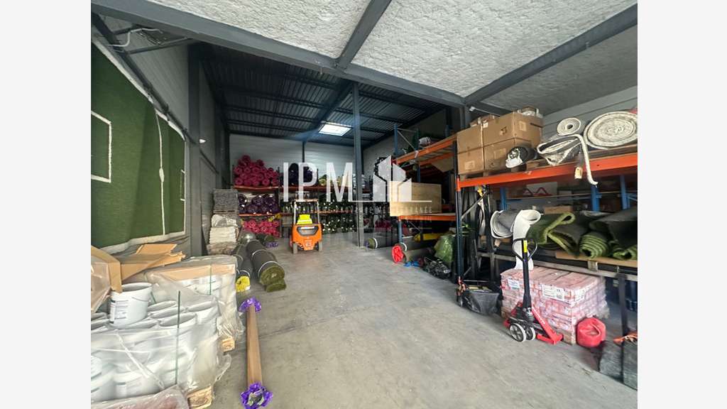 A vendre local d'activité 390m² à Bouc-Bel-Air