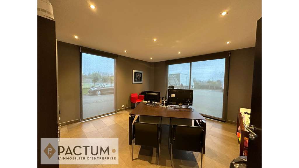 Local d'activité indépendant de 940 m² sur terrain