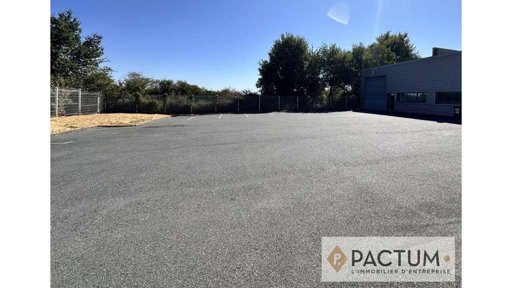 Local d'activité indépendant de 940 m² sur terrain