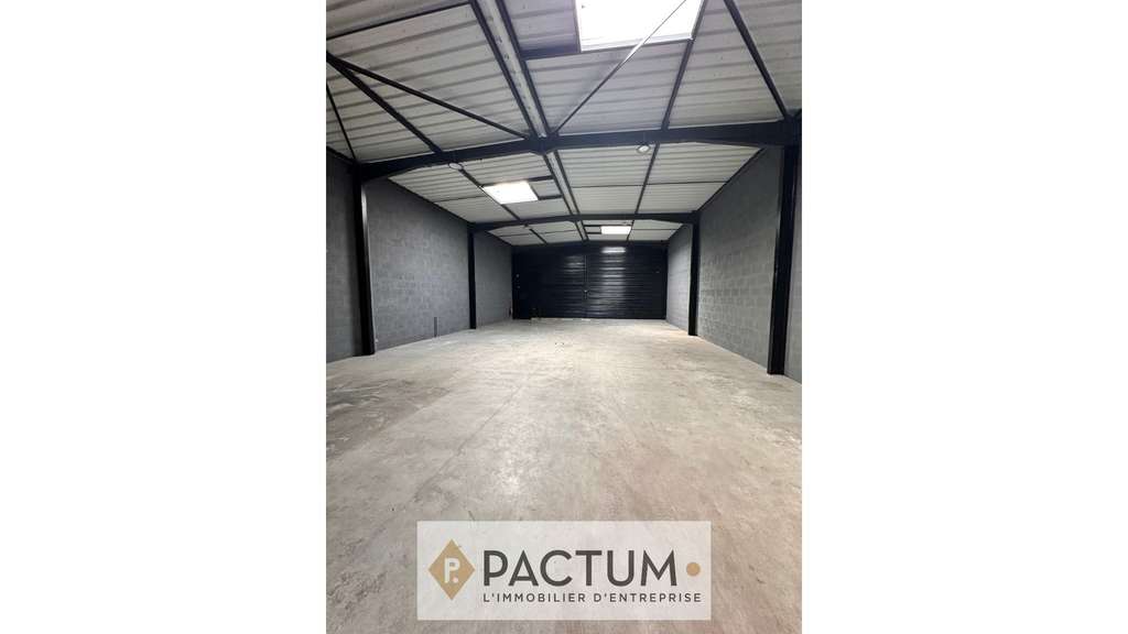 Local d'activité indépendant de 940 m² sur terrain