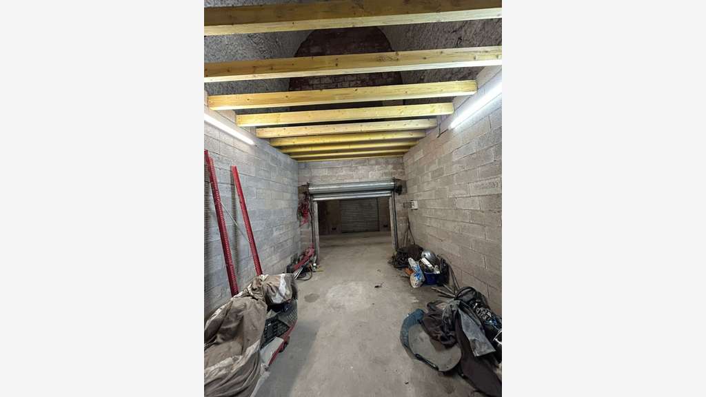 Vente espaces de stockage 210m² Bougival centre