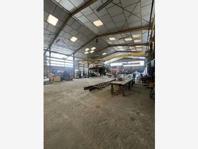 Bâtiment industriel 2295m² à vendre à Bouloc