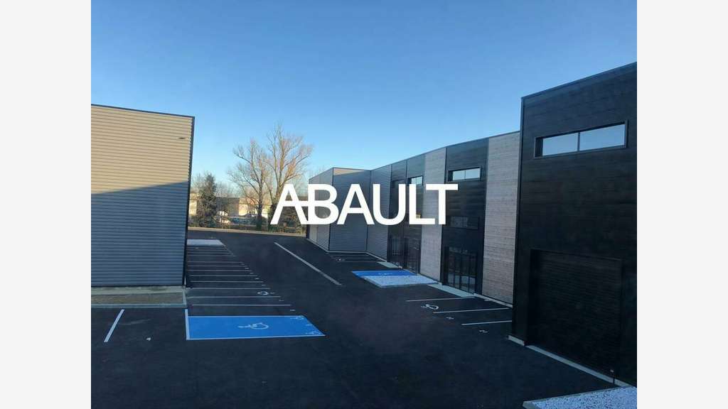 Local d'activité neuf  886m² à vendre à Bouloc 