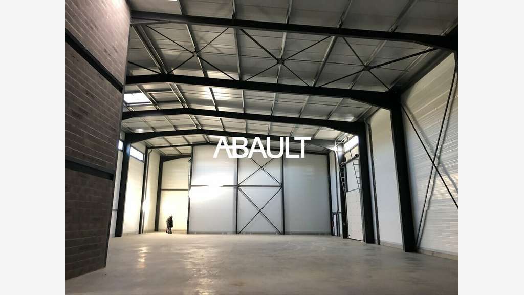 Local d'activité neuf  886m² à vendre à Bouloc 