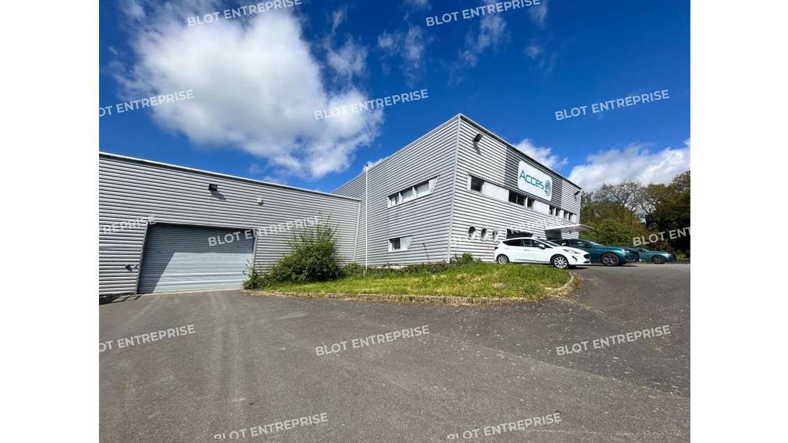 A vendre à louer local 1750m² à Bourg-des-Comptes