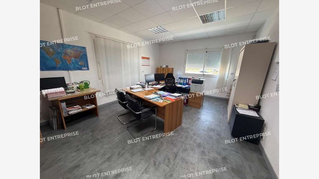 A vendre local d'activités 1200m² à Bourgbarré