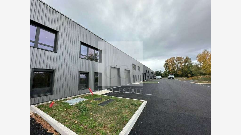 Local d'activité 234m² à vendre à Bourgoin-Jallieu