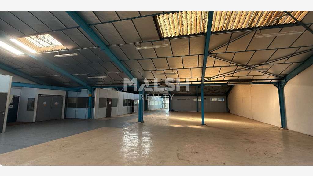 Bâtiment indépendant 6500m² à Bourgoin RD522