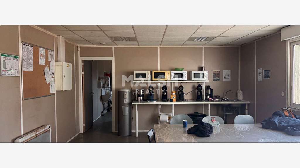 Bâtiment indépendant 6500m² à Bourgoin RD522
