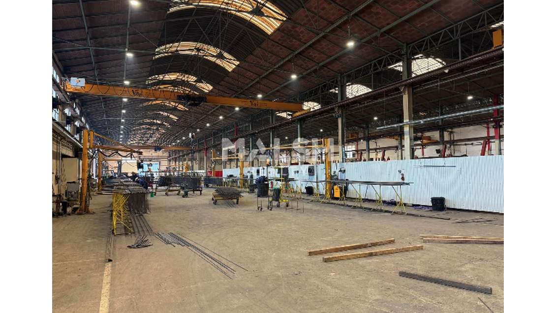 Bâtiment indépendant 6500m² à Bourgoin RD522 