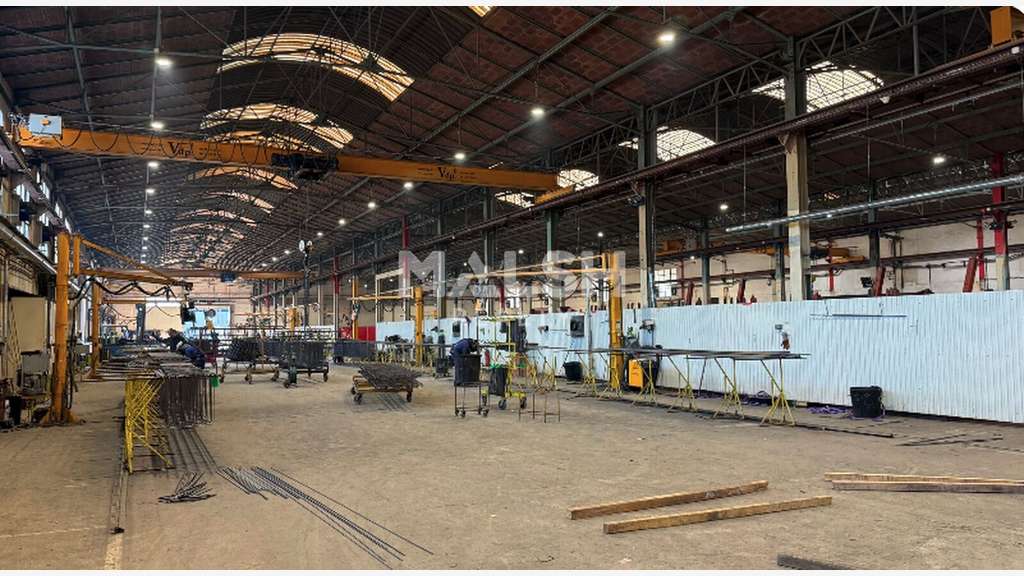 Bâtiment indépendant 6500m² à Bourgoin RD522