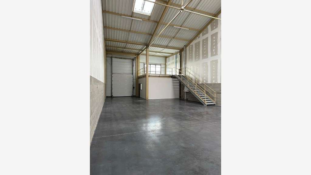 Local d'activité 234m² à vendre à Bourgoin-Jallieu