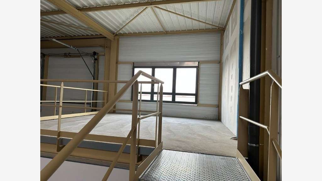 Local d'activité 234m² à vendre à Bourgoin-Jallieu