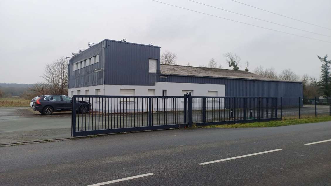 A vendre site d'activités + stockage Nord Mayenne